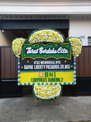 Papan Bunga Duka di Ronggur Nihuta