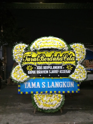 Papan Bunga Duka di Ronggur Nihuta