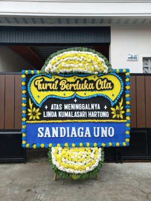 Papan Bunga Duka di Ronggur Nihuta