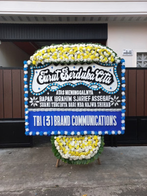 Papan Bunga Duka di Ronggur Nihuta